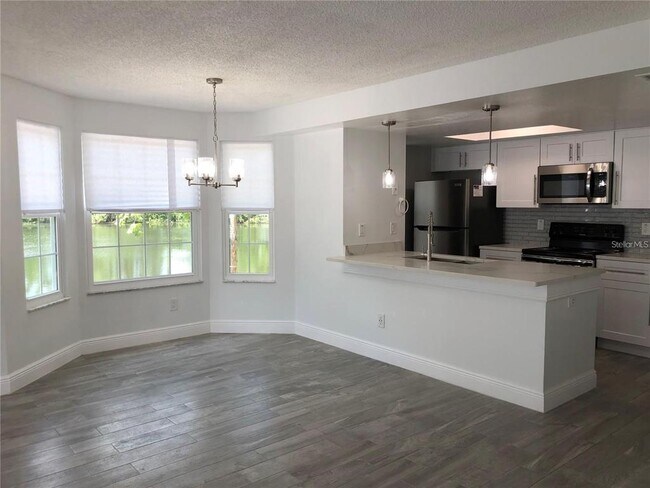 Building Photo - 2041 Royal Bay Blvd