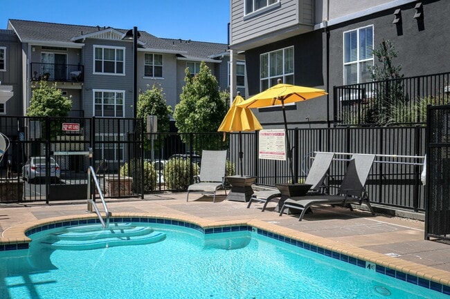 Building Photo - The Meadows at Fountaingrove