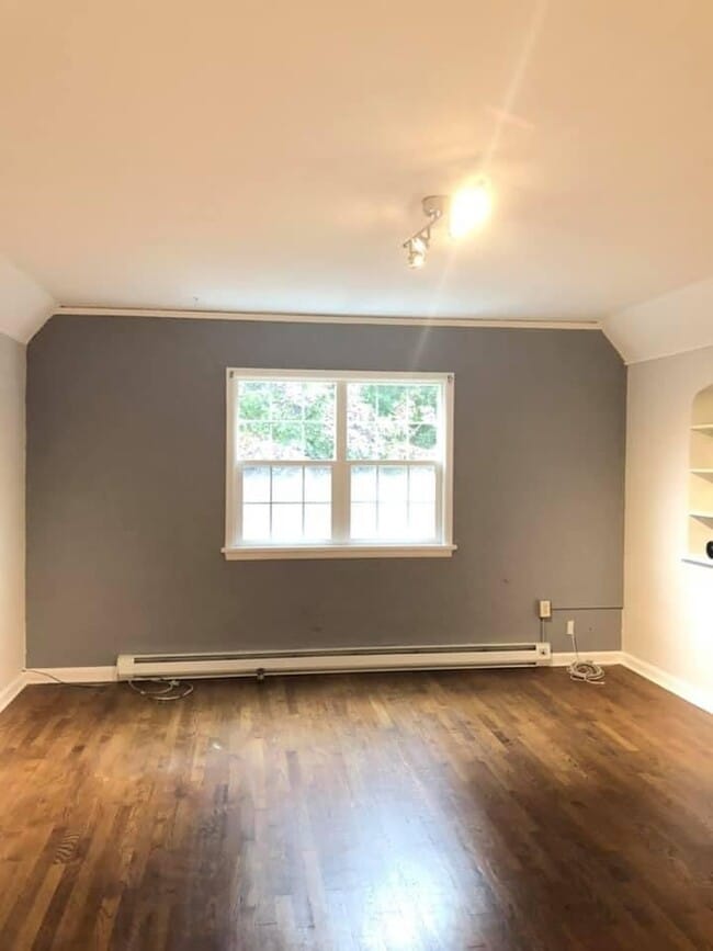 Building Photo - 2030 Maple St