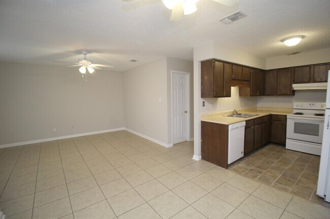 Building Photo - 5815 Princeton Dr