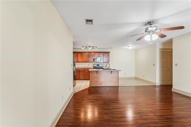 Foto del edificio - 708 Madison Ln S E