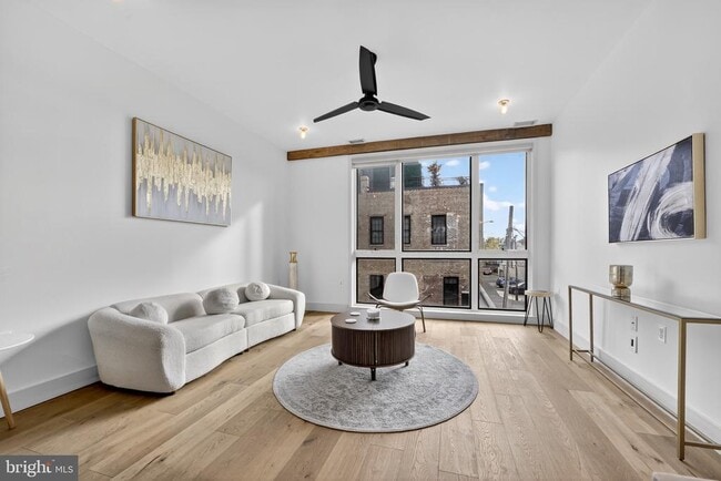 Foto del edificio - 774 Girard St NW