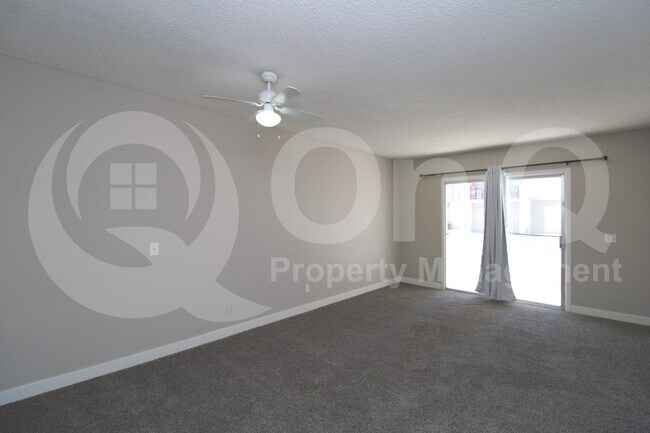Foto del edificio - 2807 E Paradise Ln