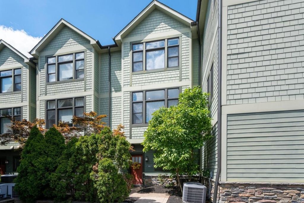 Full unit, 3 floors of living space - 1463 Mews Ct