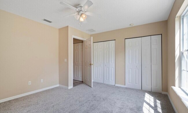 Building Photo - 558 Lena St