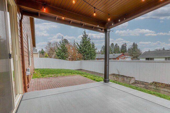 Building Photo - Updated 3 Bedroom 2 Bathroom Home in Battl...