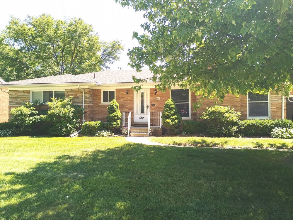 Primary Photo - Beautiful Brick Ranch
