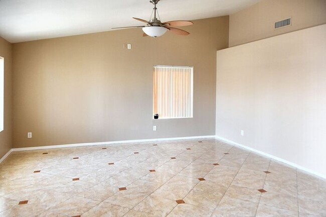 Building Photo - Great Location! Lovely 3Bedroom Plus/ 2Bathroom Chandler Home!