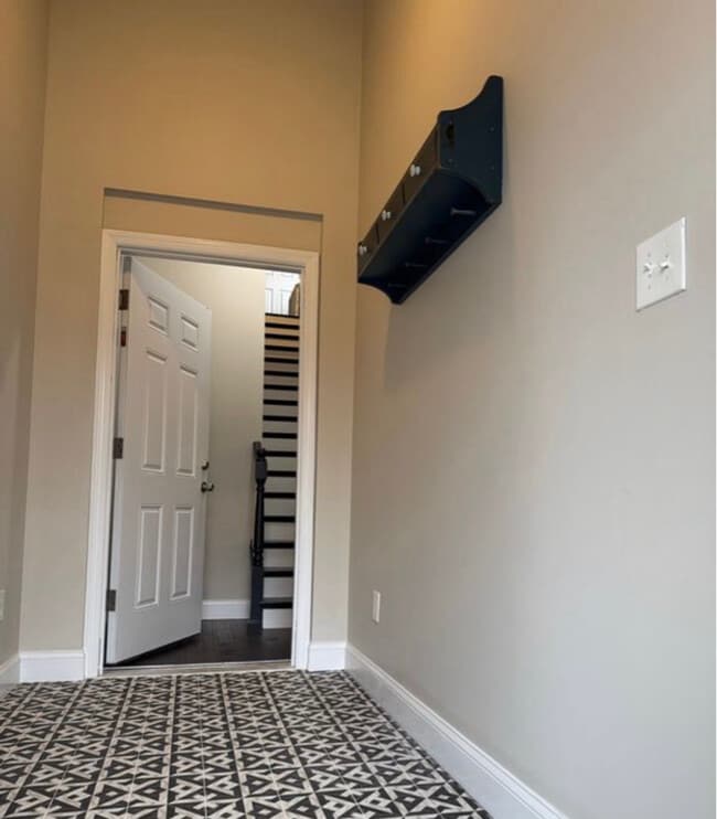 Building Photo - 26 Bell St