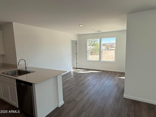 Foto del edificio - 9200 W Debbie Ln