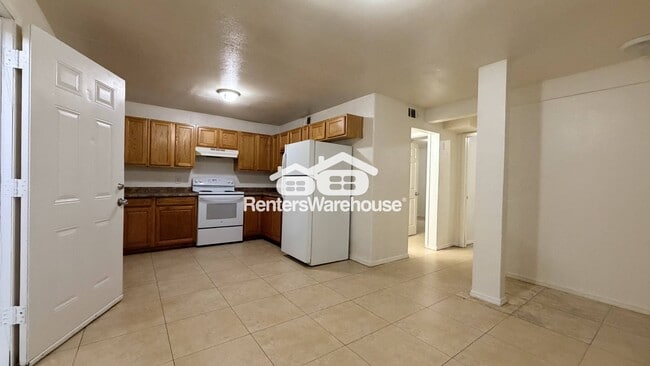 Building Photo - 325 S Pioneer
