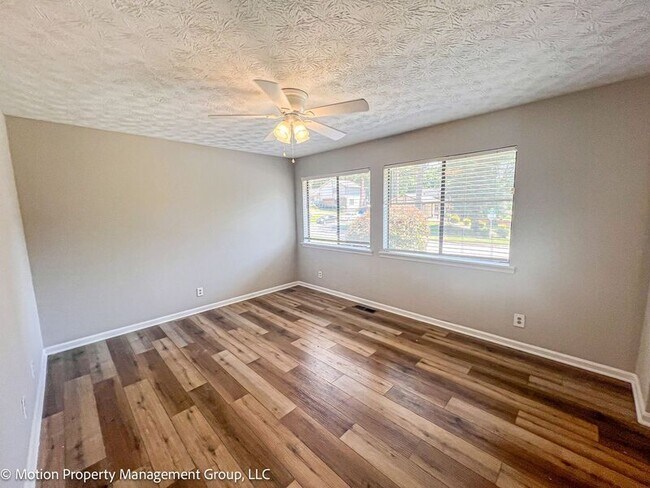 Foto del edificio - 3020 Woodfield Dr