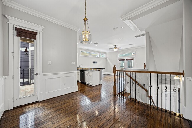 Building Photo - 1126 W 23rd St