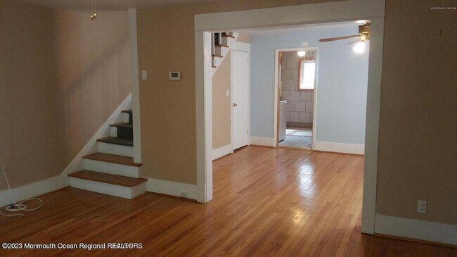 Building Photo - 403 Lareine Ave