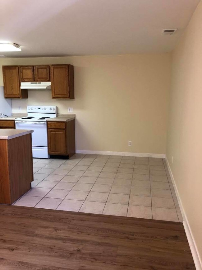 TWO BEDROOM APARTMENT FOR RENT AVAILABLE NOW Apartments - Yale, MI