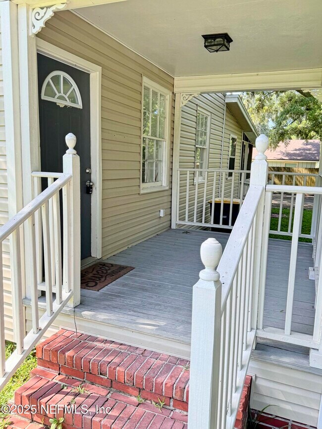 Foto del edificio - 1276 Menna St