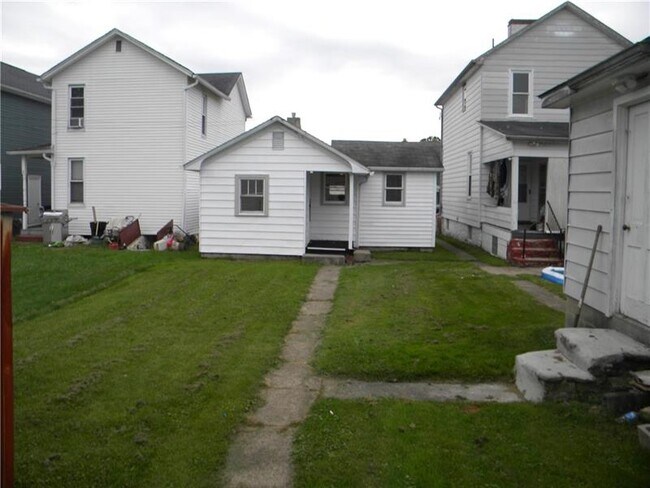 Building Photo - 222 Loyalhanna Ave