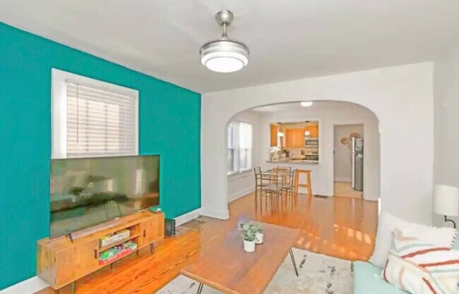 Foto del edificio - 4936 Primrose Ave