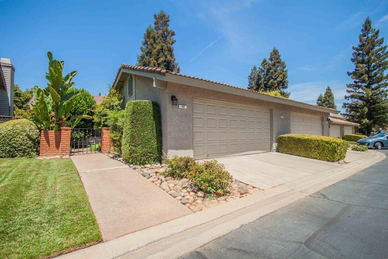 Primary Photo - 7079 N Teilman Ave