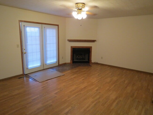 Building Photo - 2129 Brett Ct