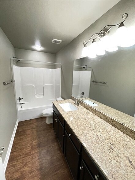 Foto del edificio - 1332 W Mt Comfort Rd