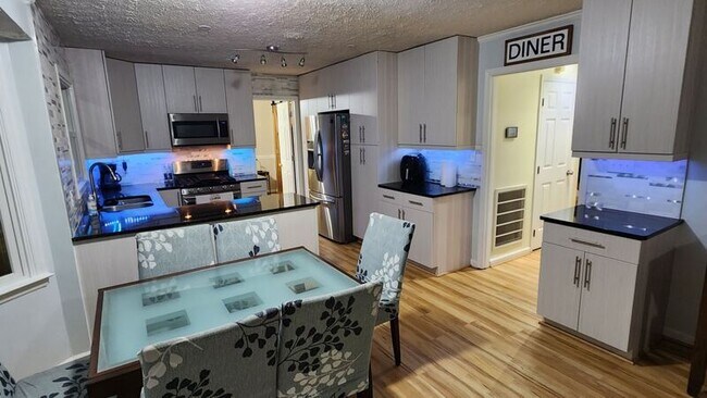 Foto del edificio - 1125 Penselwood Dr