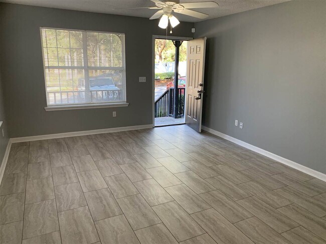 Foto del edificio - 2311 Garland Ct