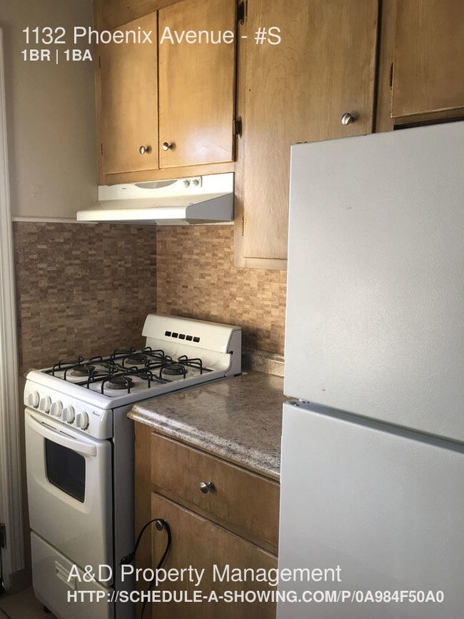 Building Photo - 1 bed 1 bath clean Seaside complex