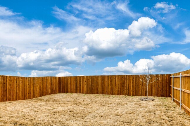 Foto del edificio - AVAILABLE NOW! GORGEOUS 3 BEDROOM 2.5 BATH...