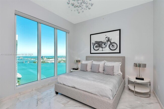Foto del edificio - 900 Brickell Key Blvd