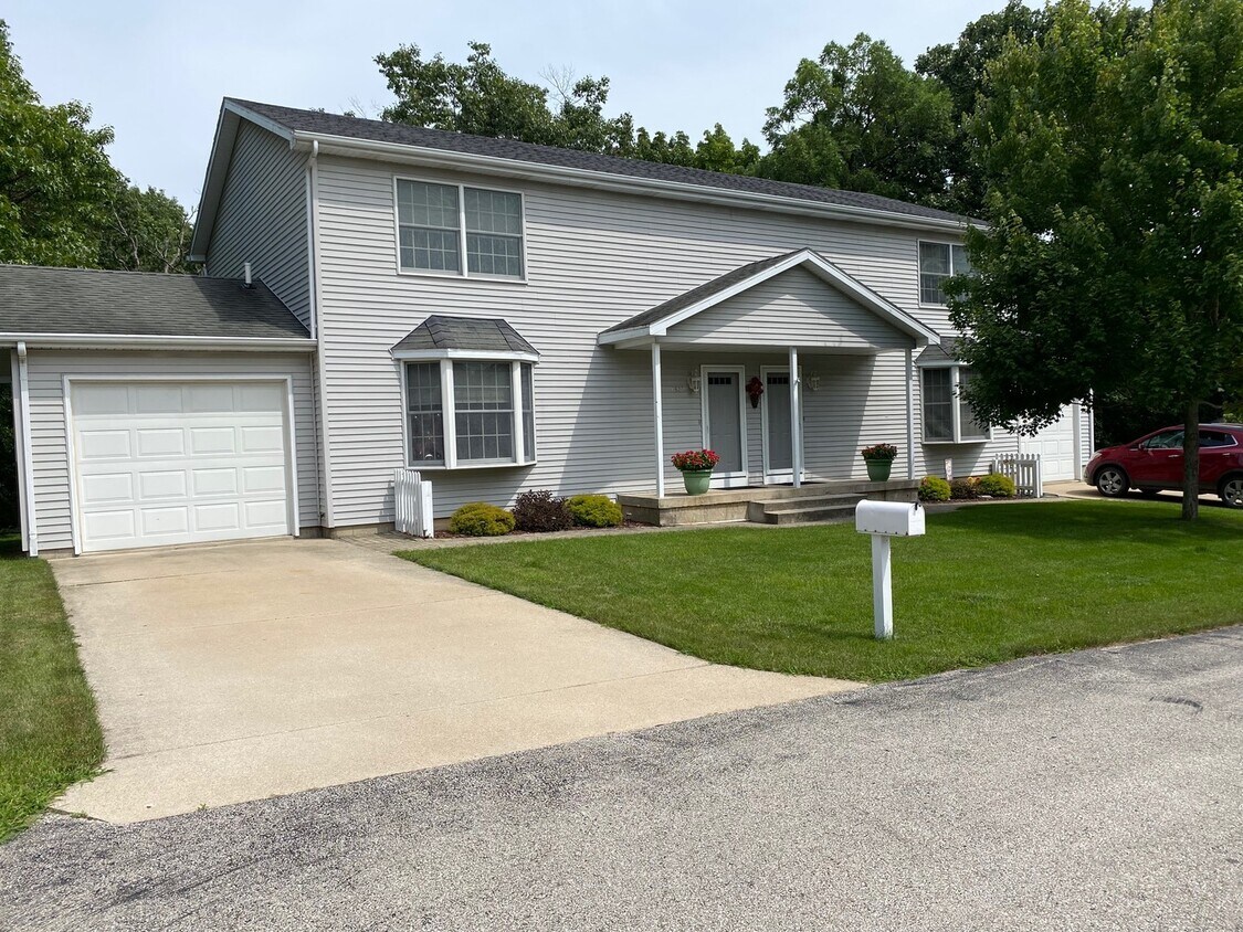 Primary Photo - 1807 Baker Ln