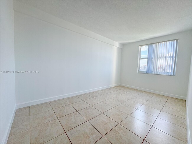 Building Photo - 50 Menores Ave