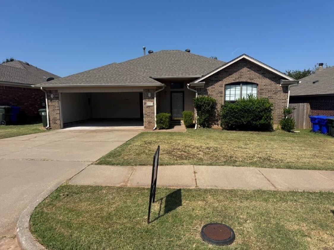 Foto principal - 3 bed 2 bath home for rent in Norman near ...