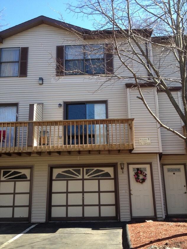 15 Crest St, West Haven, CT 06516 Townhome Rentals in West Haven CT