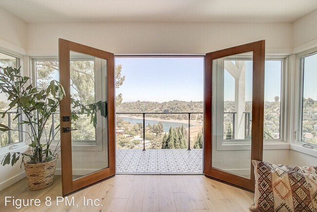 Building Photo - 3 br, 3.5 bath House - 1844 San Jacinto St