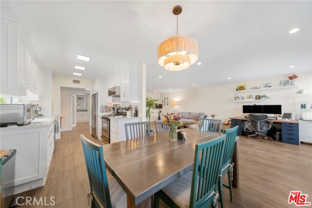 Foto principal - 5301 Balboa Blvd