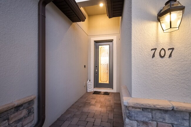 Foto del edificio - 707 Fire Bush Ct