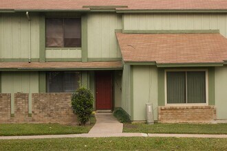 Building Photo - 5031 Fort Clark Dr