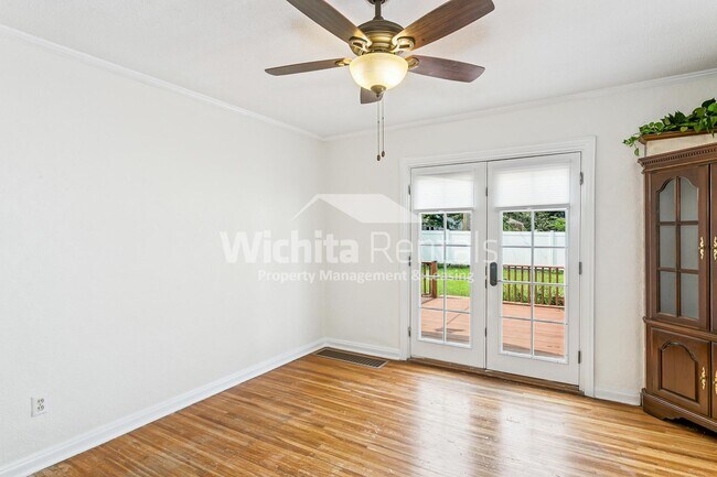 Building Photo - Large 3 bed 2 bath North Riverside Home