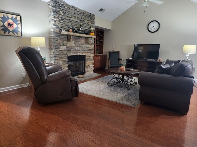 Building Photo - FULLY FURNISHED!!! GREAT FOR CORPORATE HOUSING!!!!