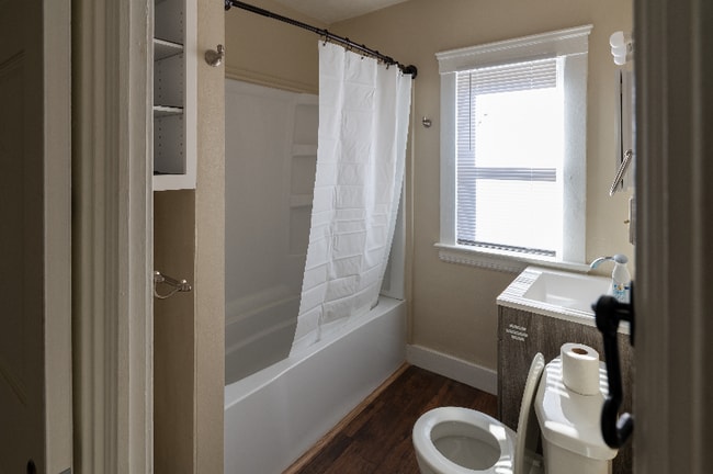 Building Photo - 1171 La Croix Ave