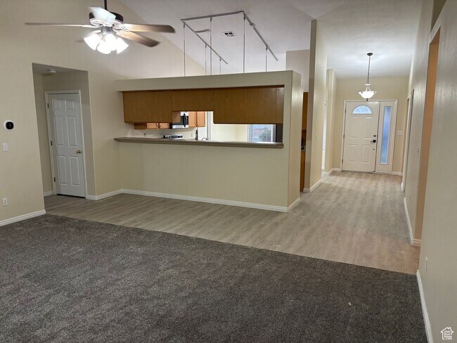 Building Photo - Beautiful Canyon Terrace Estates Home!