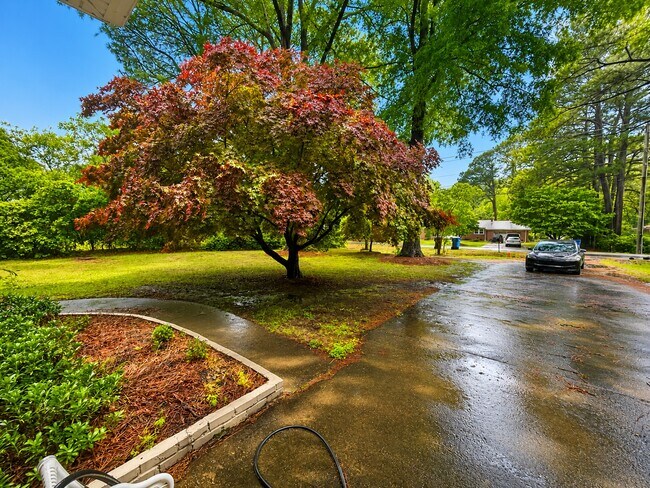 Foto del edificio - 553 Fernwood Farms Rd