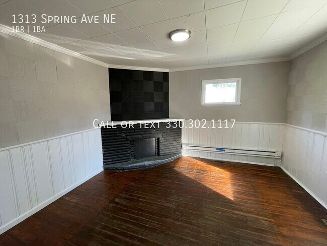 Foto del edificio - One bedroom One bathroom first level apart...