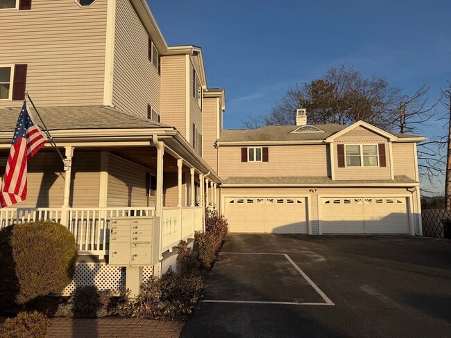 Building Photo - 437 N Main St