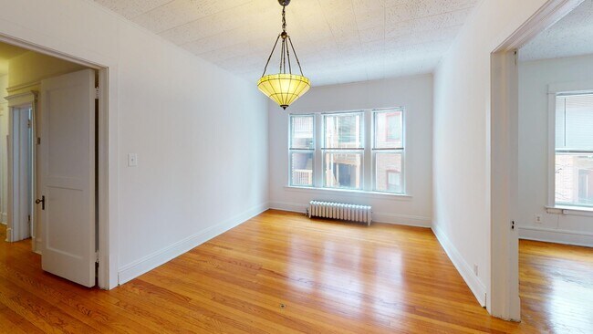 Comedor/Sala de estar - 1358 E. 58th Street