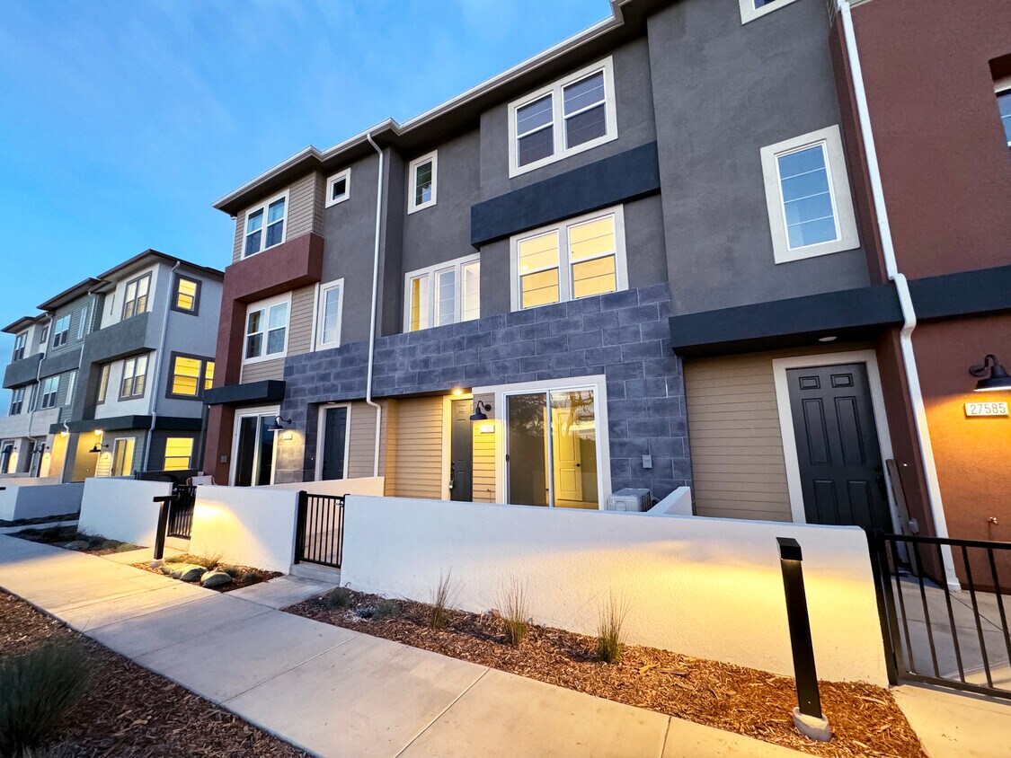 18 PetFriendly Apartments for Rent in Newhall, CA Westside Rentals