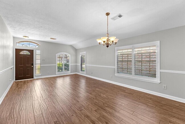 Foto del edificio - 16414 Dawncrest Way