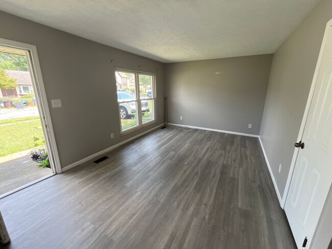 Building Photo - 615 Moss Oak Ave
