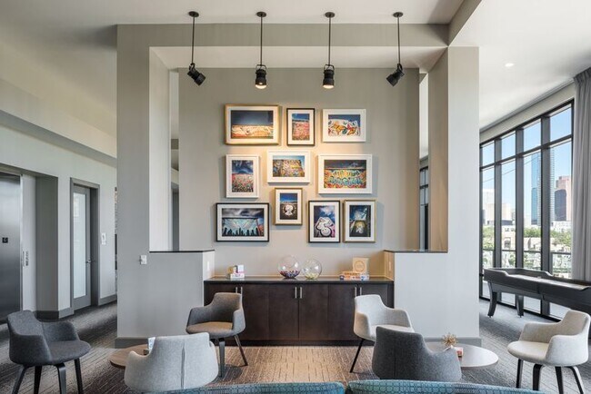 Foto del edificio - Plenty of Room to Dance With Yourself In T...